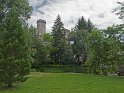 Le château dans son cadre luxuriant