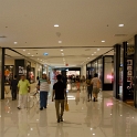 DSC 1927  Une allée de magasins